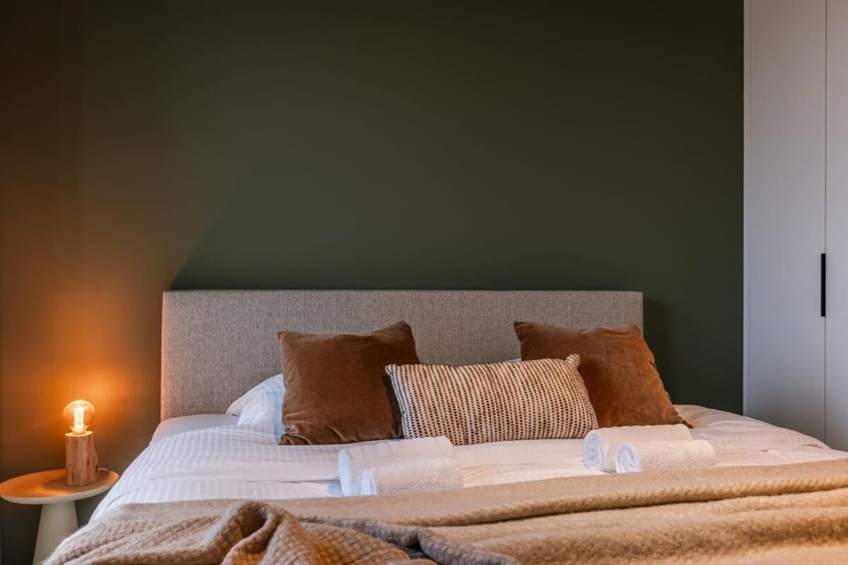 Huswell - Stylish With Harbour View Apartment