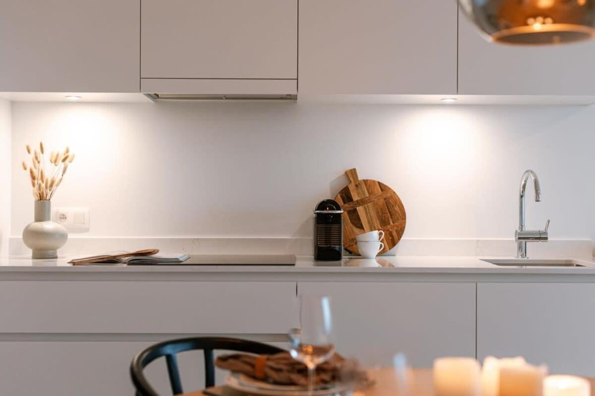 Huswell - Stylish With Harbour View Apartment *